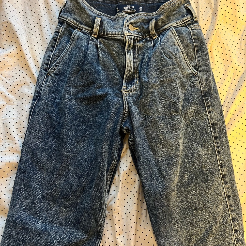 Hollister High Rise Blue Jeans with Vintage Wash